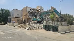 هدم وتكسير جدران جدة